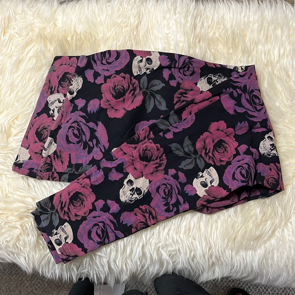 Torrid leggings. Black with purple roses and skulls. Sz 2. EUC